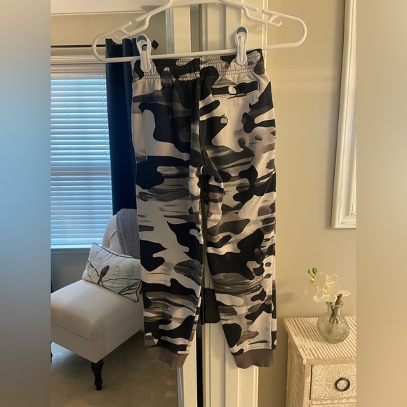 Under Armour Youth Boys Sweatpants - Youth Small (Bundle for Discount) - Picture 3 of 4